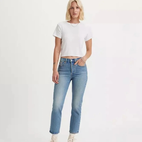 Levi's Wedgie Cropped Jean Button Fly Light Wash Size  24 - Picture 1 of 16